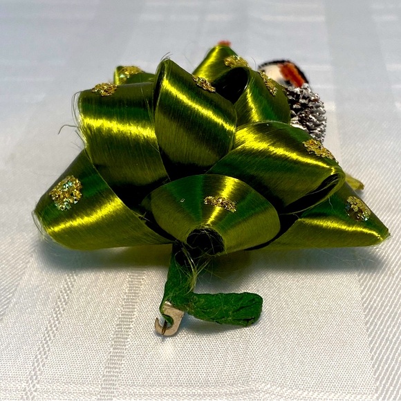 Vintage Christmas Corsage W/ A Gift Box Boy W/ Chenille Arms Bottle Brush Tree. - Picture 2 of 11